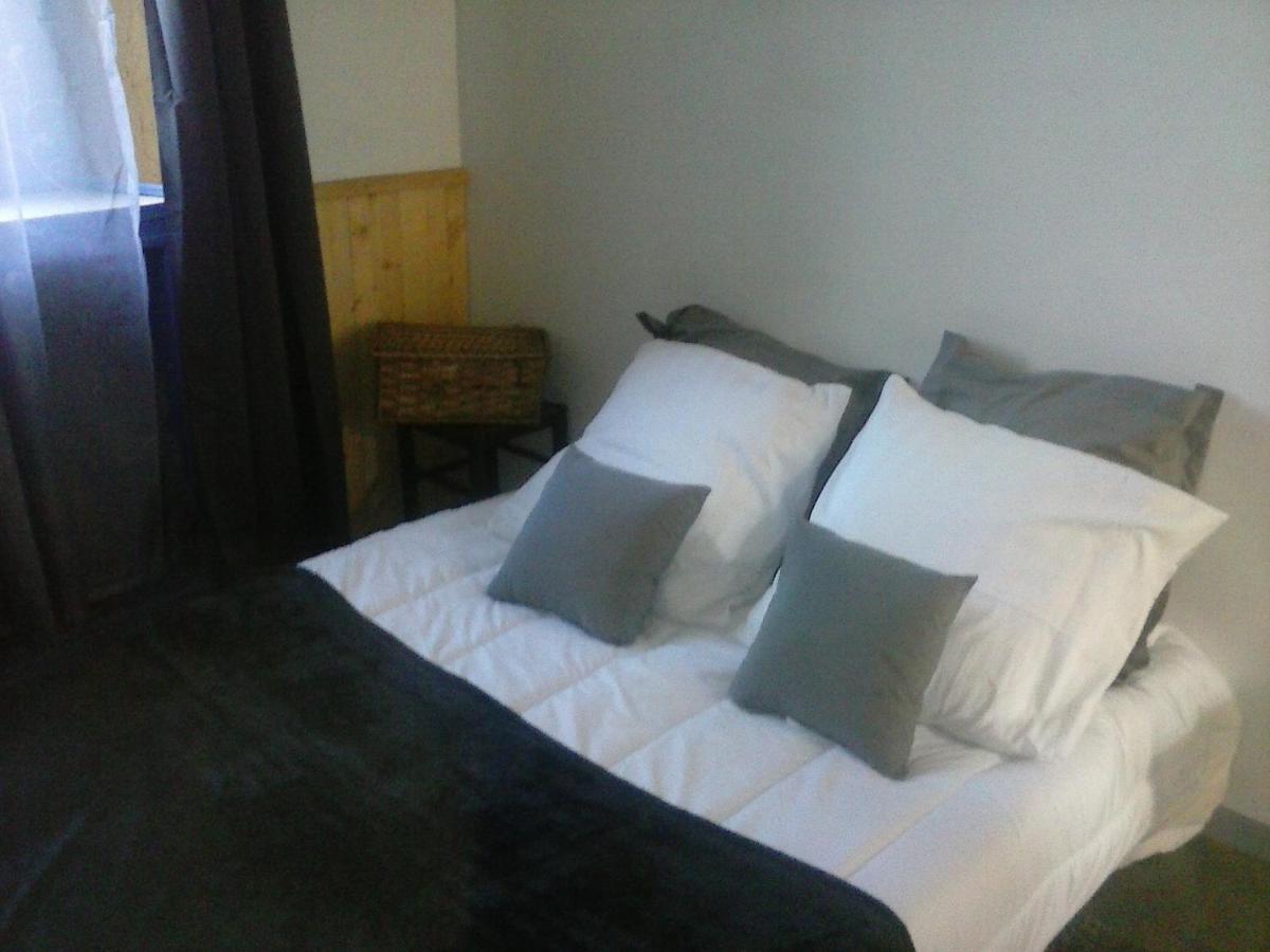 Bretagne Atypique, Dormir Dans Un Ancien Couvent Camlez Room photo