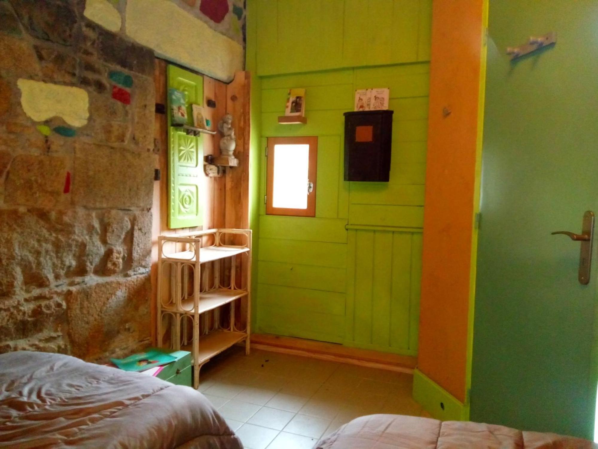 Bretagne Atypique, Dormir Dans Un Ancien Couvent Camlez Room photo