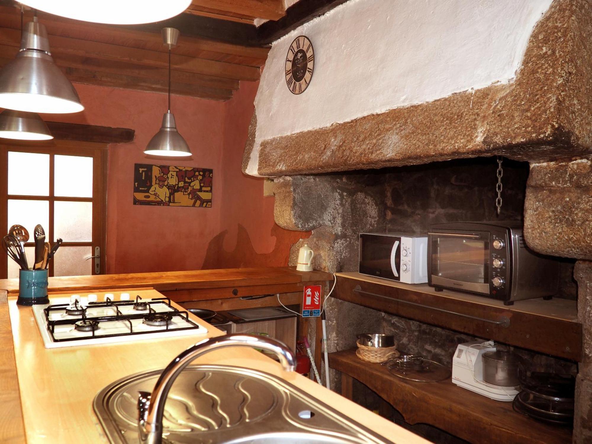 Bretagne Atypique, Dormir Dans Un Ancien Couvent Camlez Room photo