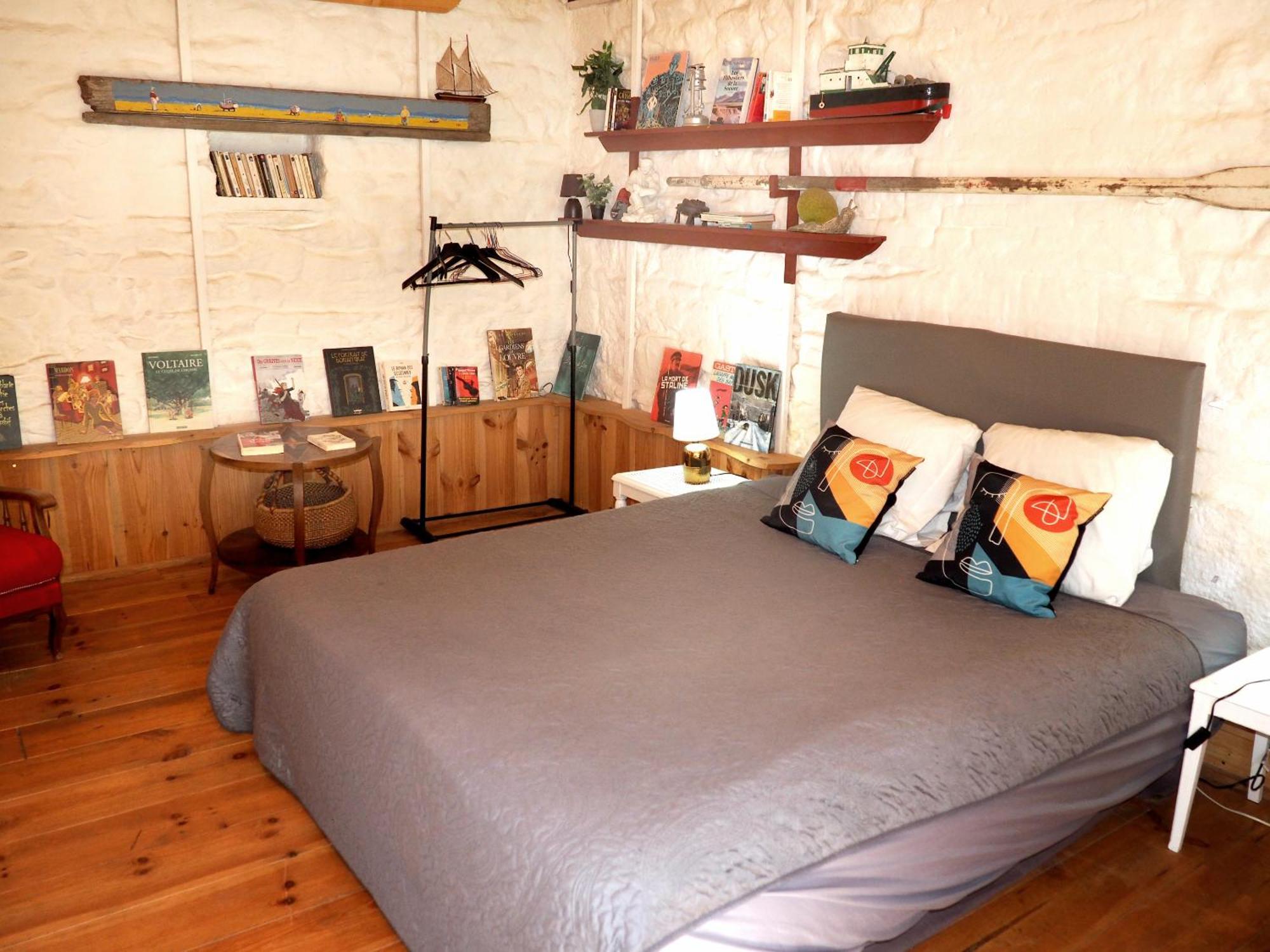 Bretagne Atypique, Dormir Dans Un Ancien Couvent Camlez Room photo